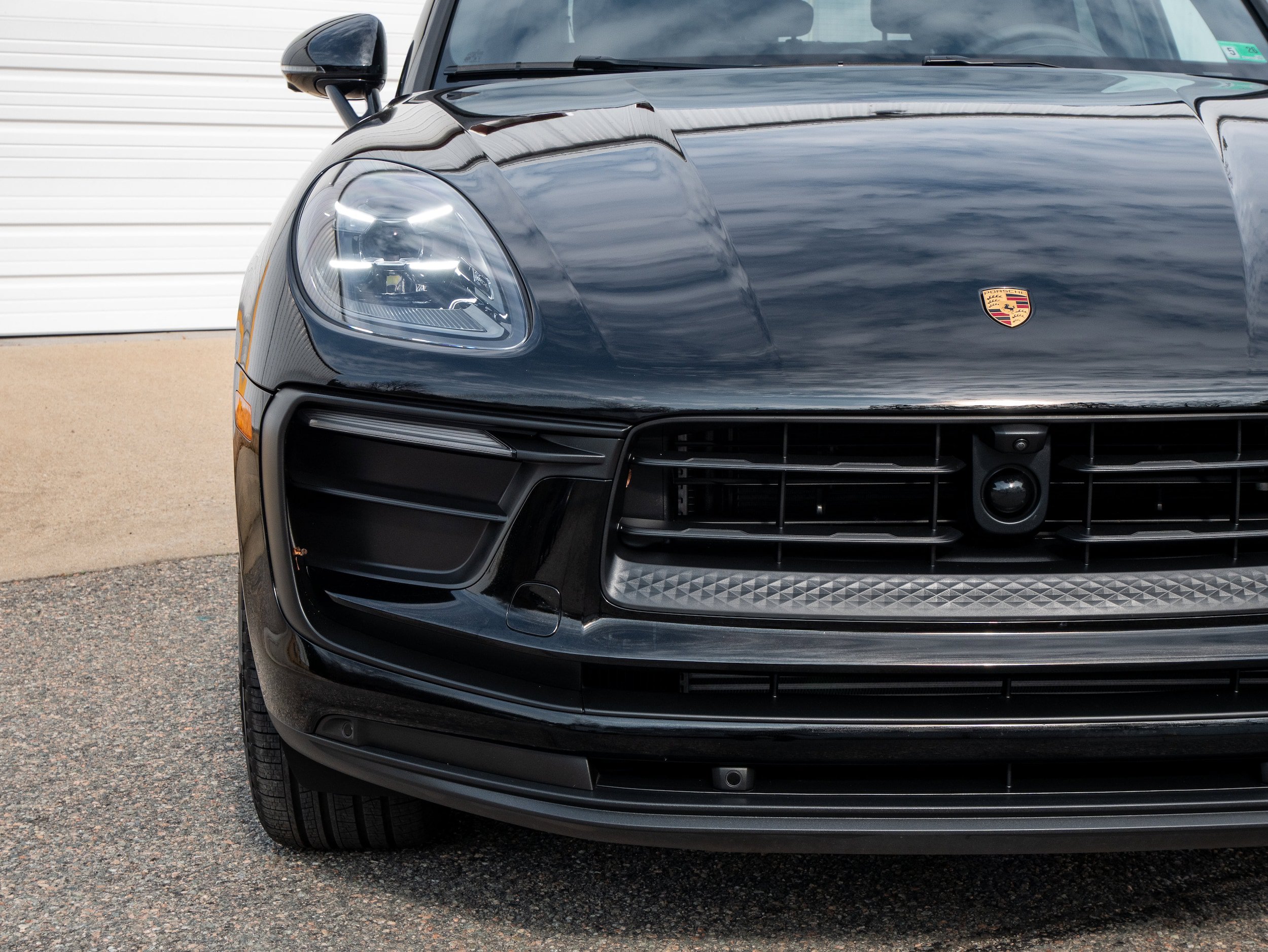 Certified 2025 Porsche Macan AWD/4WD image 11