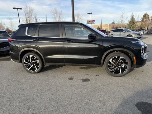 Used 2024 Mitsubishi Outlander SE image 8