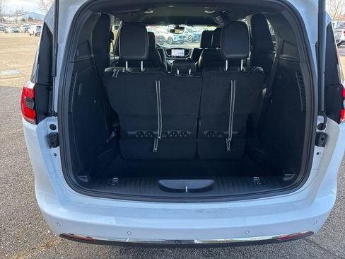 New 2026 Chrysler Pacifica Select image 25