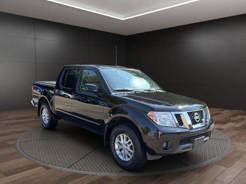 Used 2014 Nissan Frontier SV w/ SV Value Truck Package AWD/4WD image 2