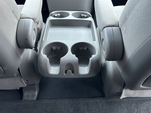 Used 2010 Kia Sedona LX image 17