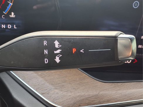 Used 2025 Chevrolet Tahoe High Country image 17