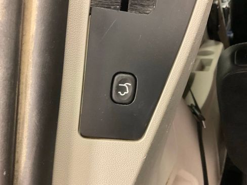 Used 2019 Dodge Grand Caravan SXT image 28