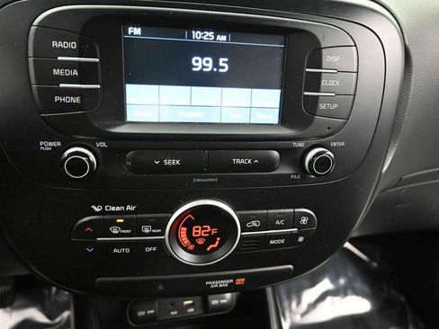 Used 2017 Kia Soul + image 17