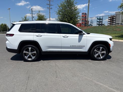 Used 2023 Jeep Grand Cherokee L Limited AWD/4WD image 10