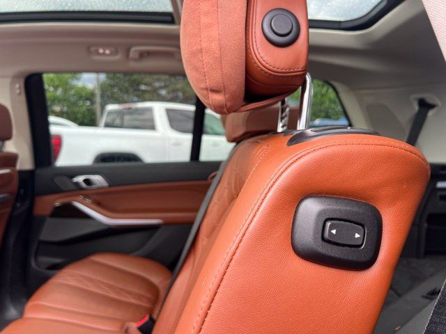 Used 2024 BMW X7 xDrive40i w/ Premium Package AWD/4WD image 17