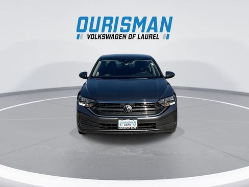 Used 2024 Volkswagen Jetta SE FWD image 3