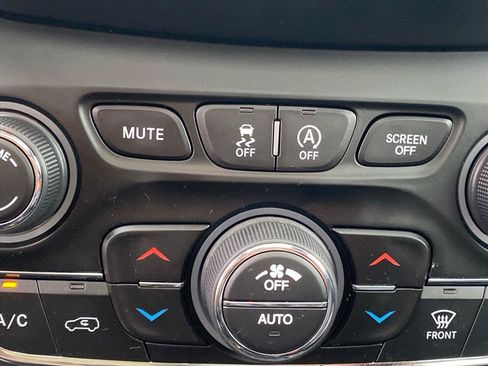 Used 2021 Jeep Cherokee Limited AWD/4WD image 16
