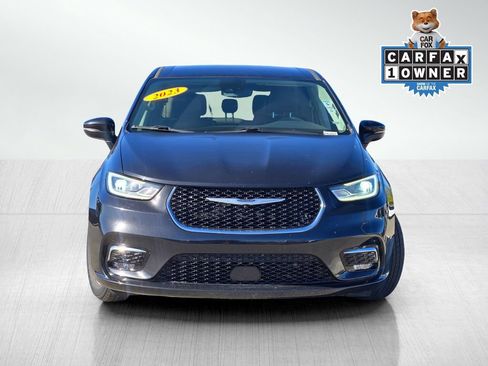 Used 2023 Chrysler Pacifica Touring-L FWD image 2