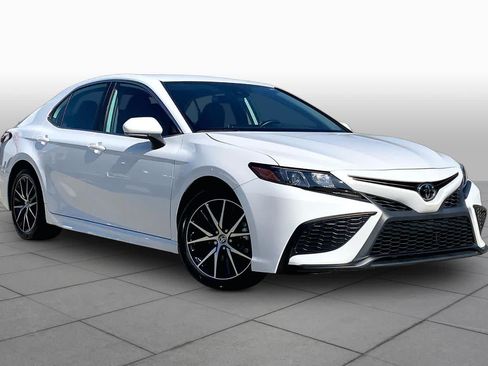 Used 2023 Toyota Camry SE FWD image 3