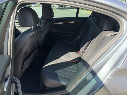 Used 2021 BMW 530i w/ Premium Package image 10