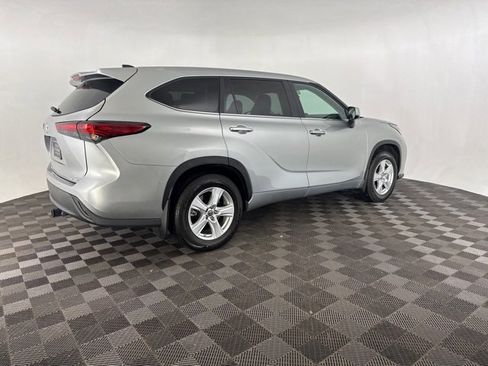 Used 2023 Toyota Highlander L image 6
