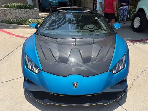 Used 2022 Lamborghini Huracan EVO RWD image 2