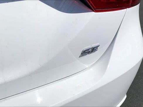 Used 2024 Toyota Camry SE FWD image 9