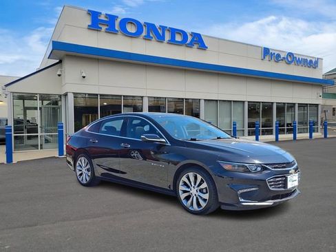 Used 2017 Chevrolet Malibu Premier w/ Premier Sun and Wheel Package FWD image 3
