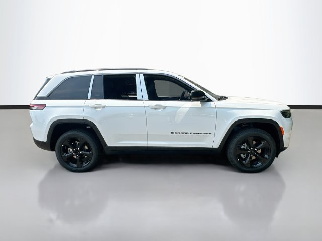 New 2026 Jeep Grand Cherokee Limited w/ Limited Altitude Package AWD/4WD image 4