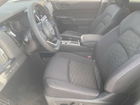 New 2025 Nissan Pathfinder SV w/ SV Premium Package image 20