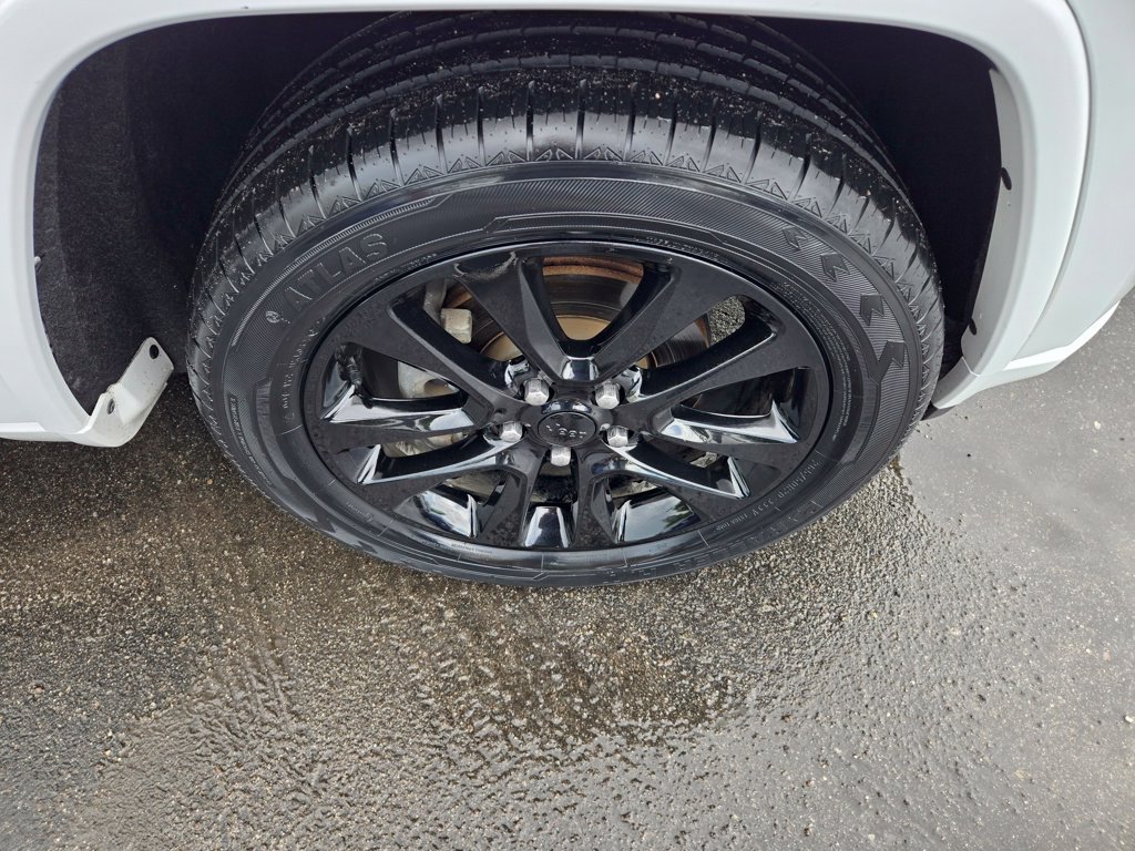 Used 2019 Jeep Grand Cherokee Altitude RWD image 10