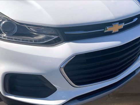Used 2017 Chevrolet Trax LT w/ LT Convenience Package FWD image 32