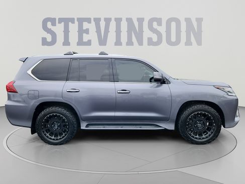 Used 2017 Lexus LX 570 4WD w/ Luxury Package image 6