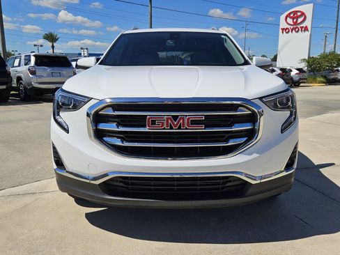 Used 2021 GMC Terrain SLT image 2