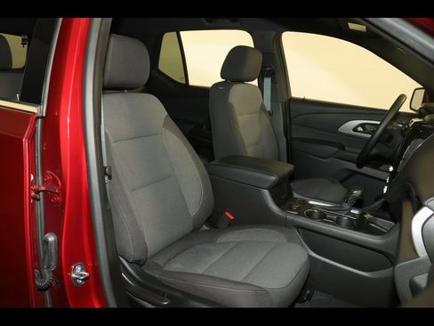 Used 2023 Chevrolet Traverse LT image 32