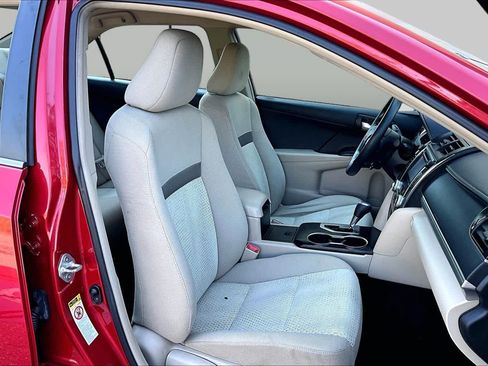 Used 2013 Toyota Camry LE FWD image 8