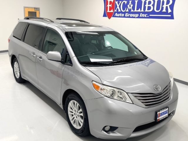 Used 2017 Toyota Sienna XLE w/ XLE Navigation Package FWD image 45