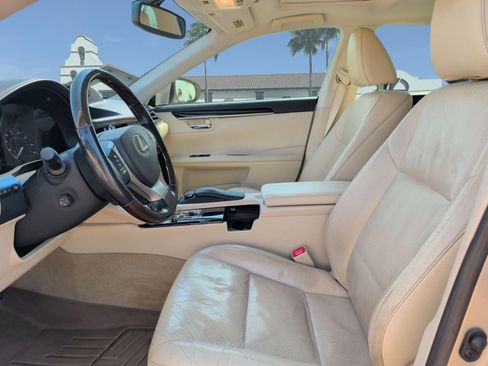 Used 2015 Lexus ES 350 w/ Luxury Package FWD image 11