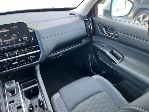 Used 2025 Nissan Pathfinder SV image 37