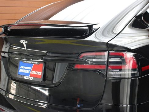 Used 2022 Tesla Model X image 29