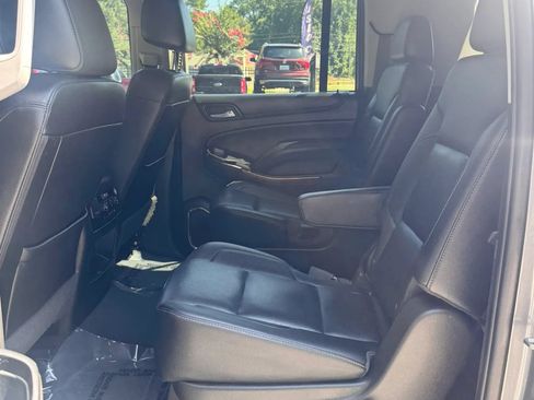 Used 2019 Chevrolet Suburban Premier RWD image 19