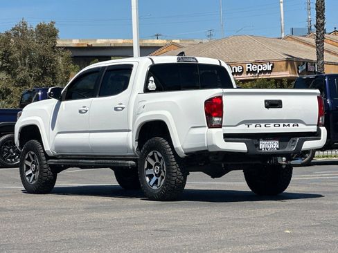 Used 2017 Toyota Tacoma TRD Sport w/ Tow Package image 3