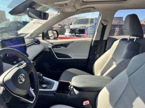 Used 2025 Toyota RAV4 Limited image 16