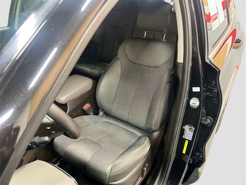 Used 2019 Hyundai Santa Fe SEL image 18