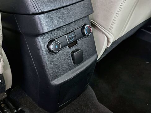 Used 2018 Ford Explorer XLT w/ Equipment Group 202A FWD image 27