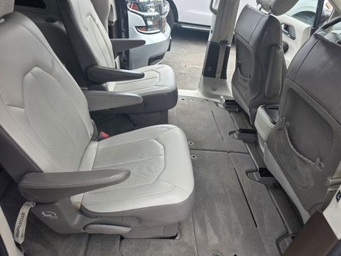 Used 2021 Chrysler Voyager Lxi FWD image 25