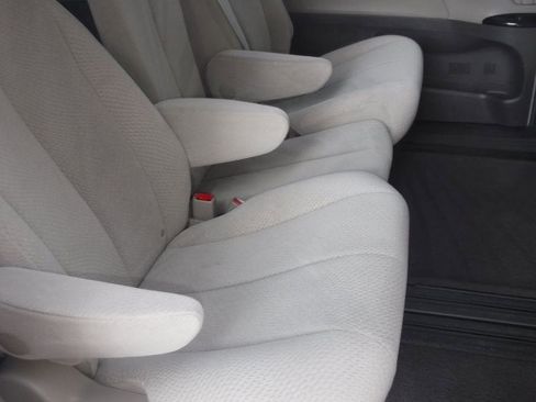 Used 2012 Toyota Sienna LE image 25