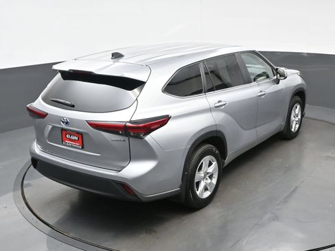 Used 2023 Toyota Highlander LE AWD/4WD image 40
