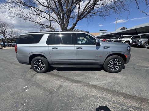Used 2023 GMC Yukon XL AT4 w/ Technology Package image 3