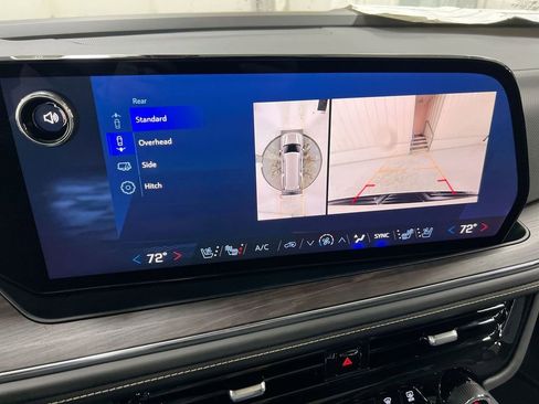 New 2025 Chevrolet Suburban Premier image 16