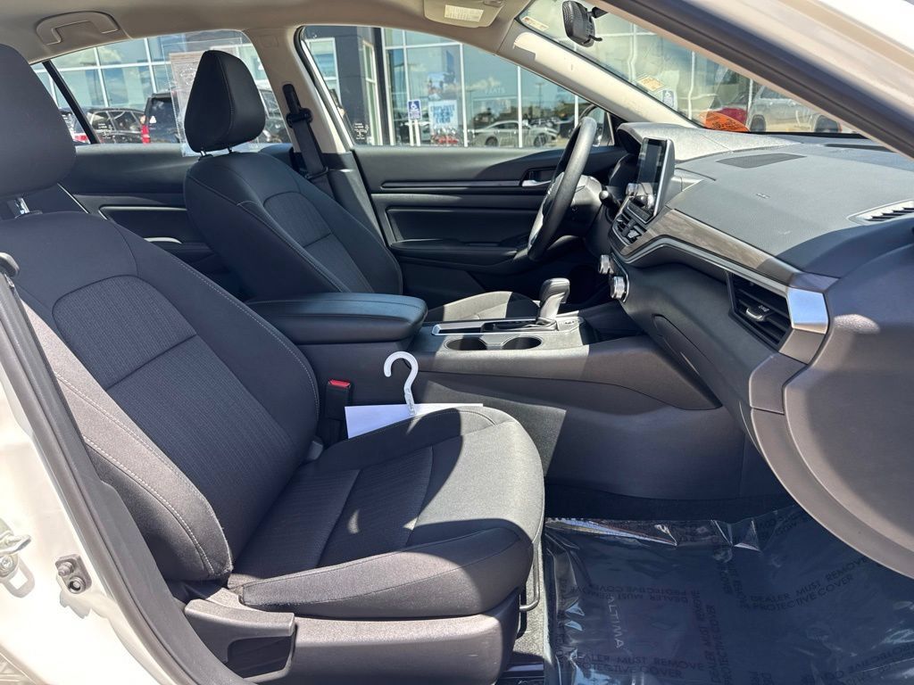 Used 2025 Nissan Altima 2.5 SV FWD image 26