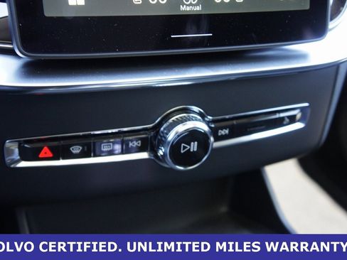 New 2025 Volvo XC90 B6 Core w/ Climate Package image 18