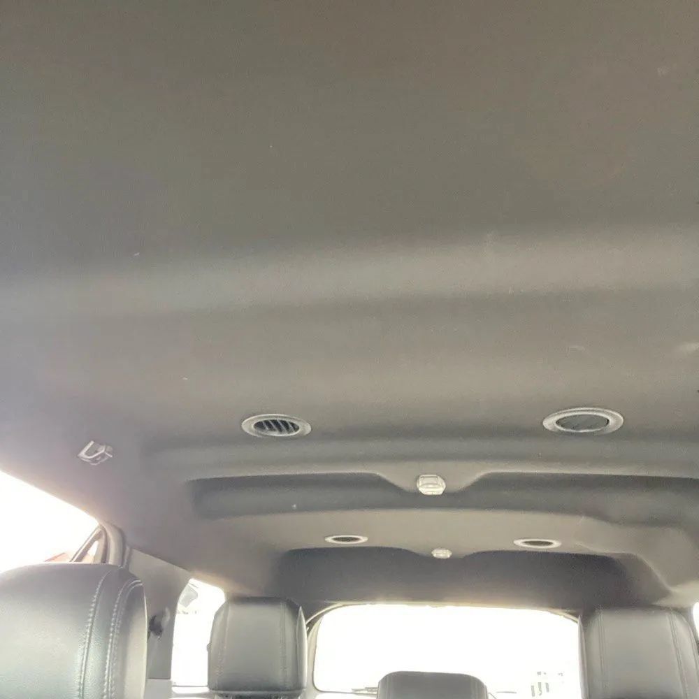 Used 2017 Ford Explorer XLT w/ Equipment Group 202A AWD/4WD image 31