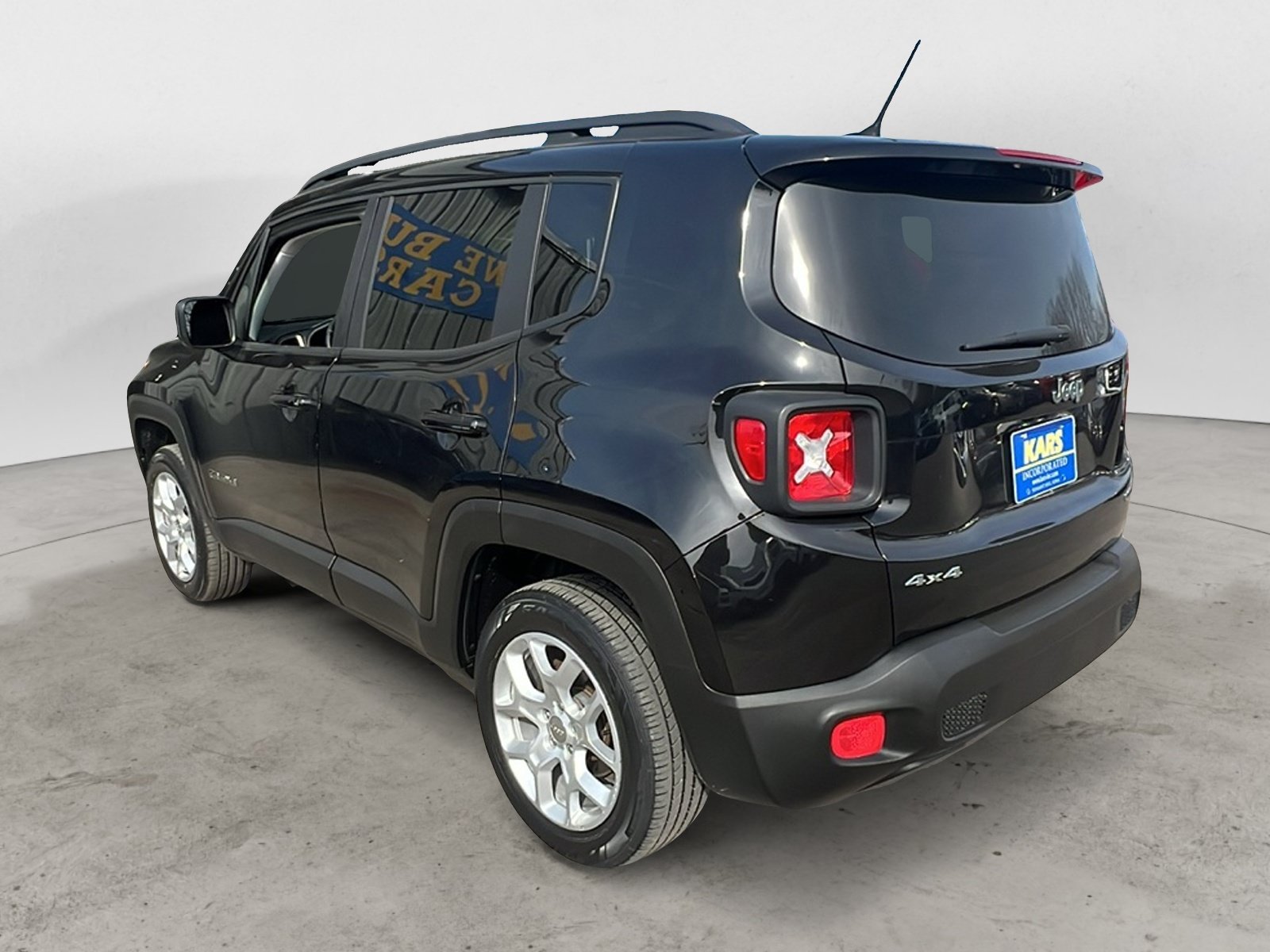 Used 2017 Jeep Renegade Latitude w/ Popular Equipment Group AWD/4WD image 4