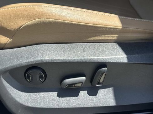 Used 2023 Volkswagen Tiguan SE w/ Panoramic Sunroof Package FWD image 20