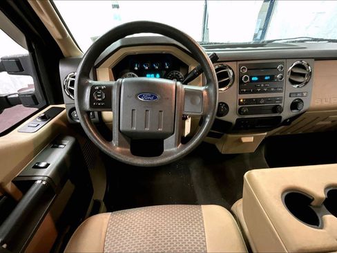 Used 2011 Ford F250 XLT w/ Camper Pkg image 5