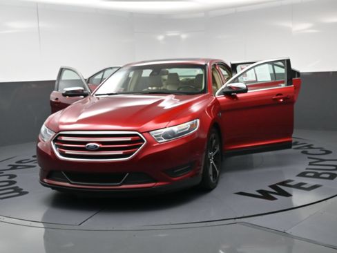 Used 2015 Ford Taurus Limited w/ Equipment Group 301A AWD/4WD image 24