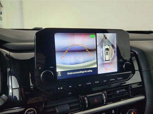 Used 2024 Nissan Pathfinder SL image 34