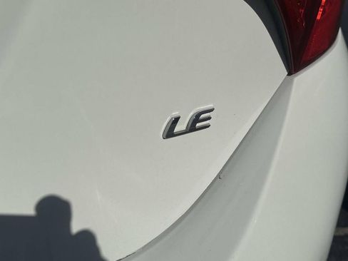 Used 2015 Toyota Corolla LE image 8